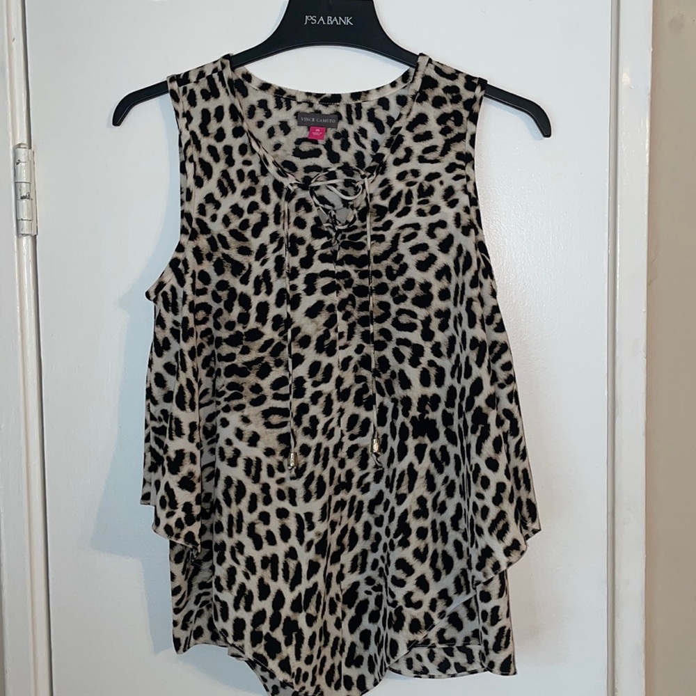 VINCE CAMUTO Leopard Print Top